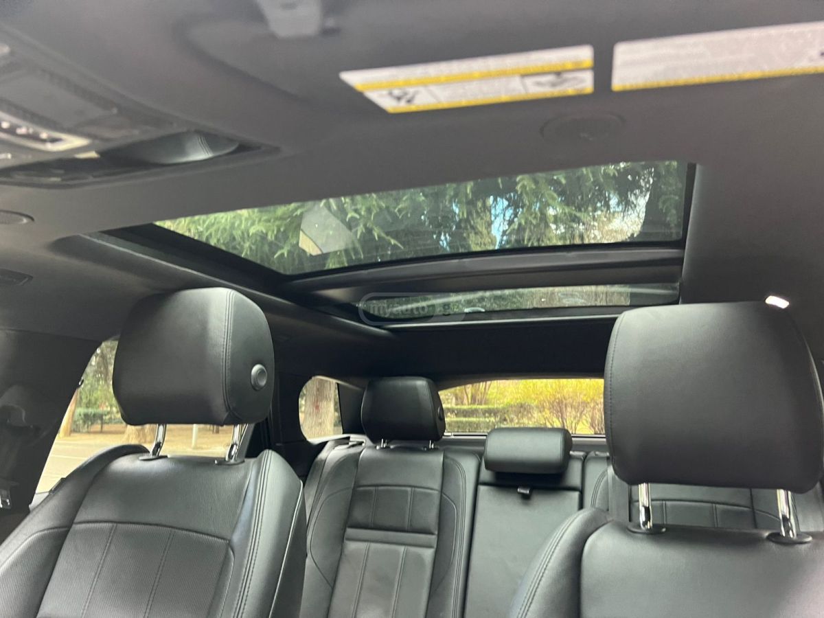 Land Rover R-Dynamic S All-Wheel Drive Au — миниатюра 11