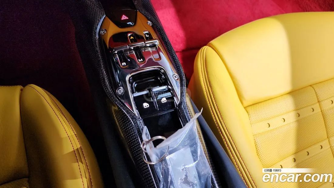 Ferrari 296 GTB 2023 — миниатюра 9