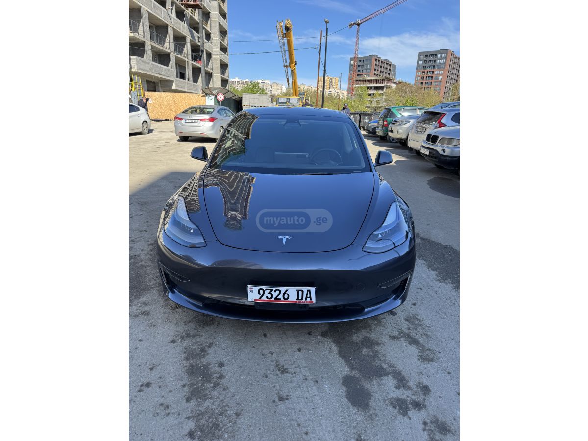 Tesla Model 3 - фото 1