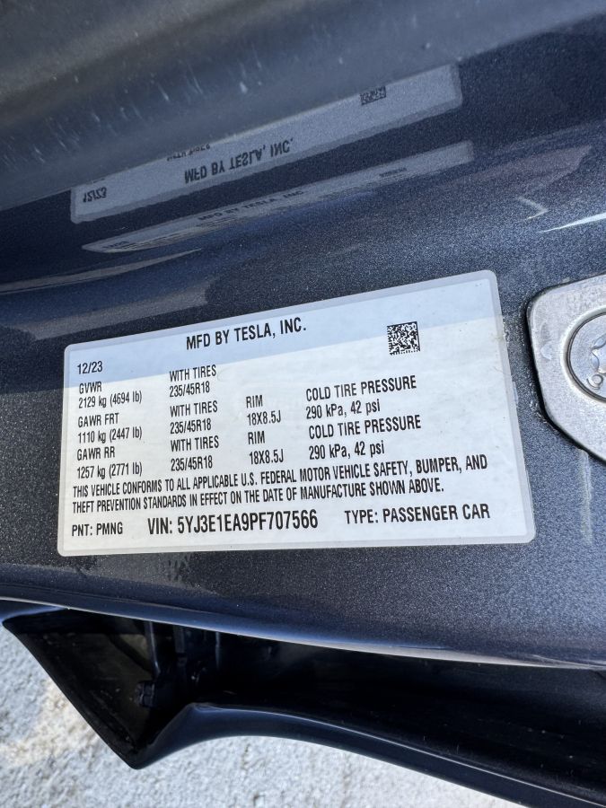 Tesla Model 3 - фото 10