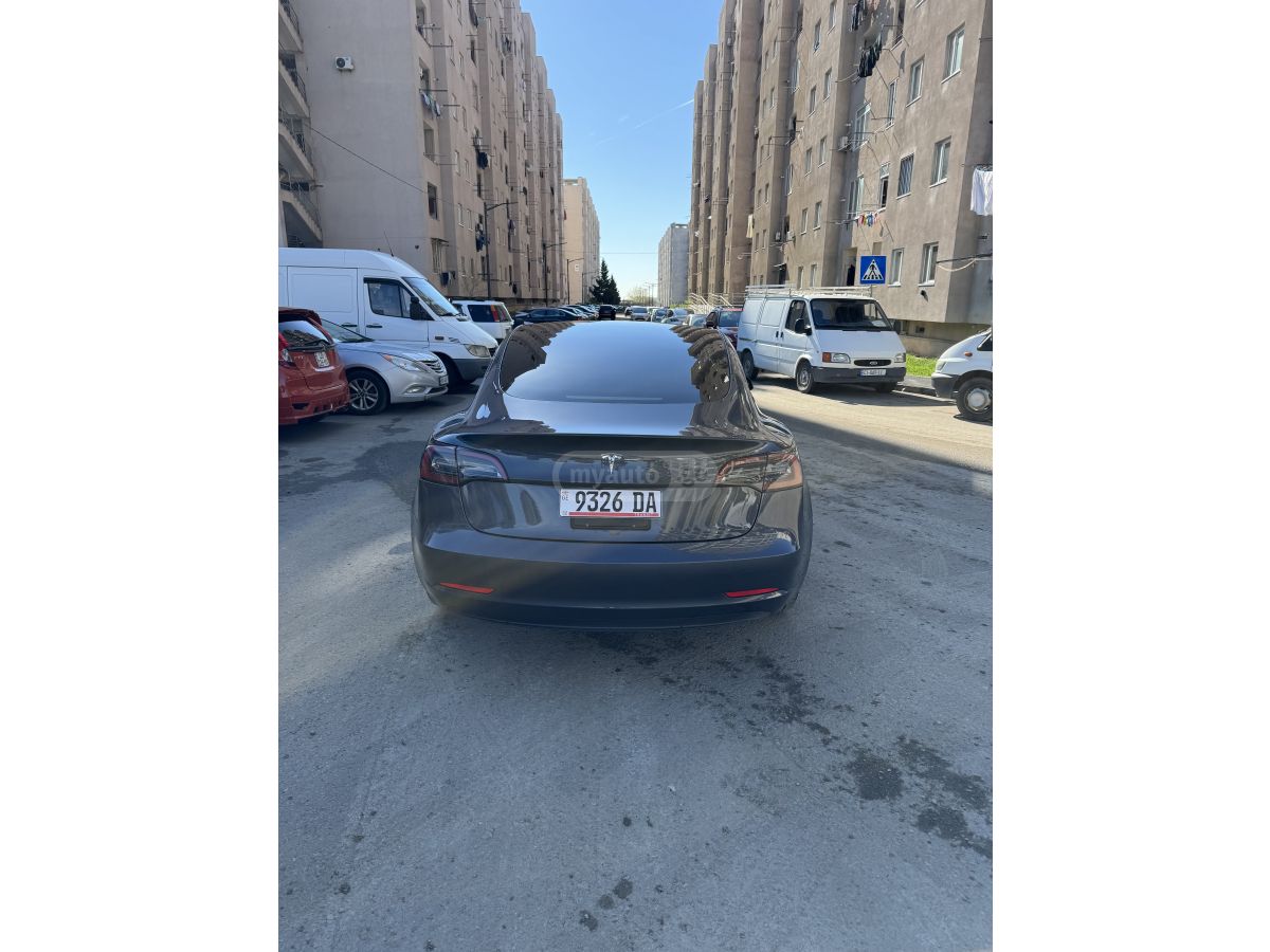 Tesla Model 3 - фото 2