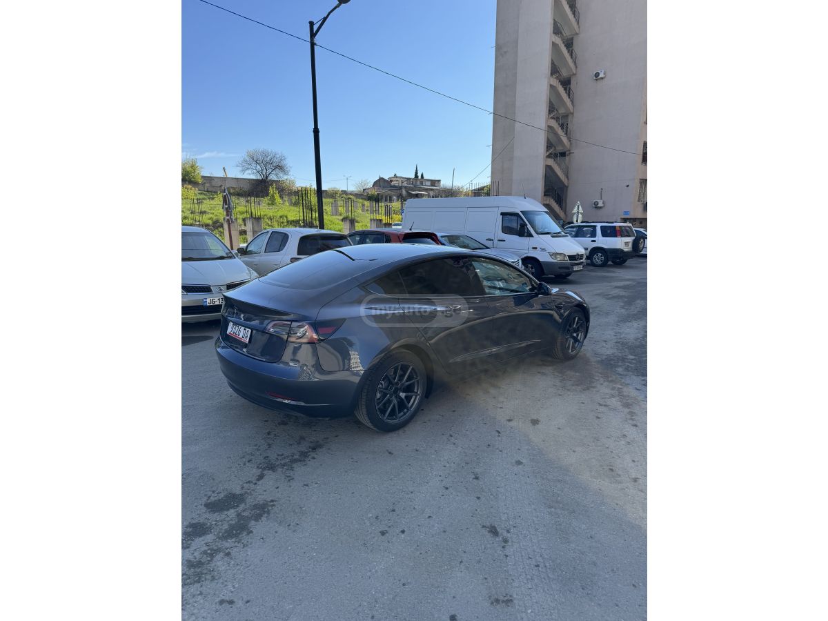 Tesla Model 3 - фото 4