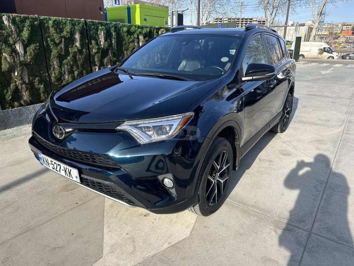 Toyota RAV 4 - фото 1