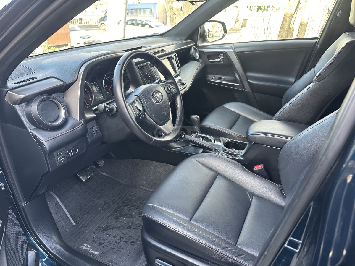 Toyota RAV 4 - фото 9