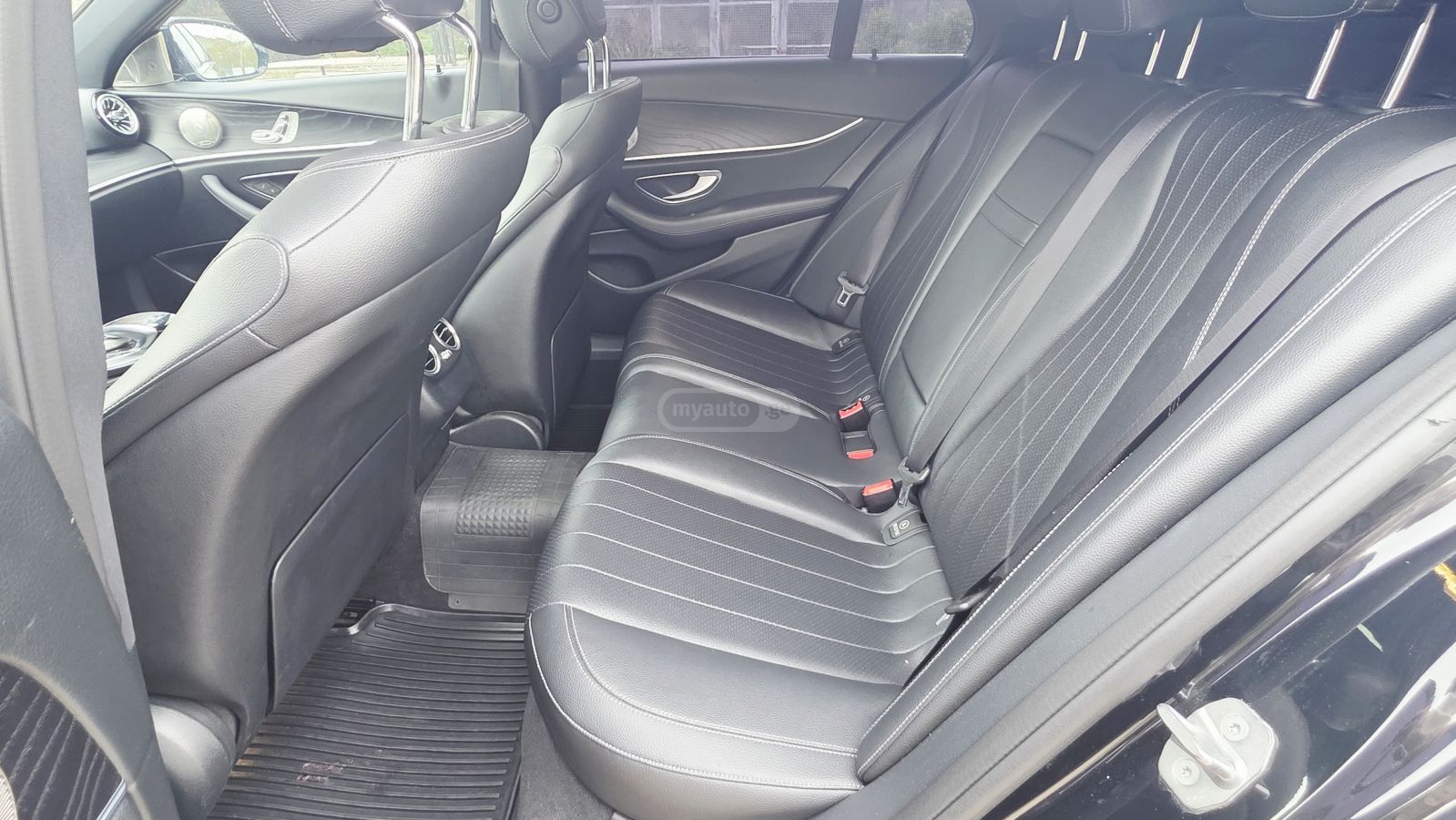 Mercedes-Benz E 300 - фото 10