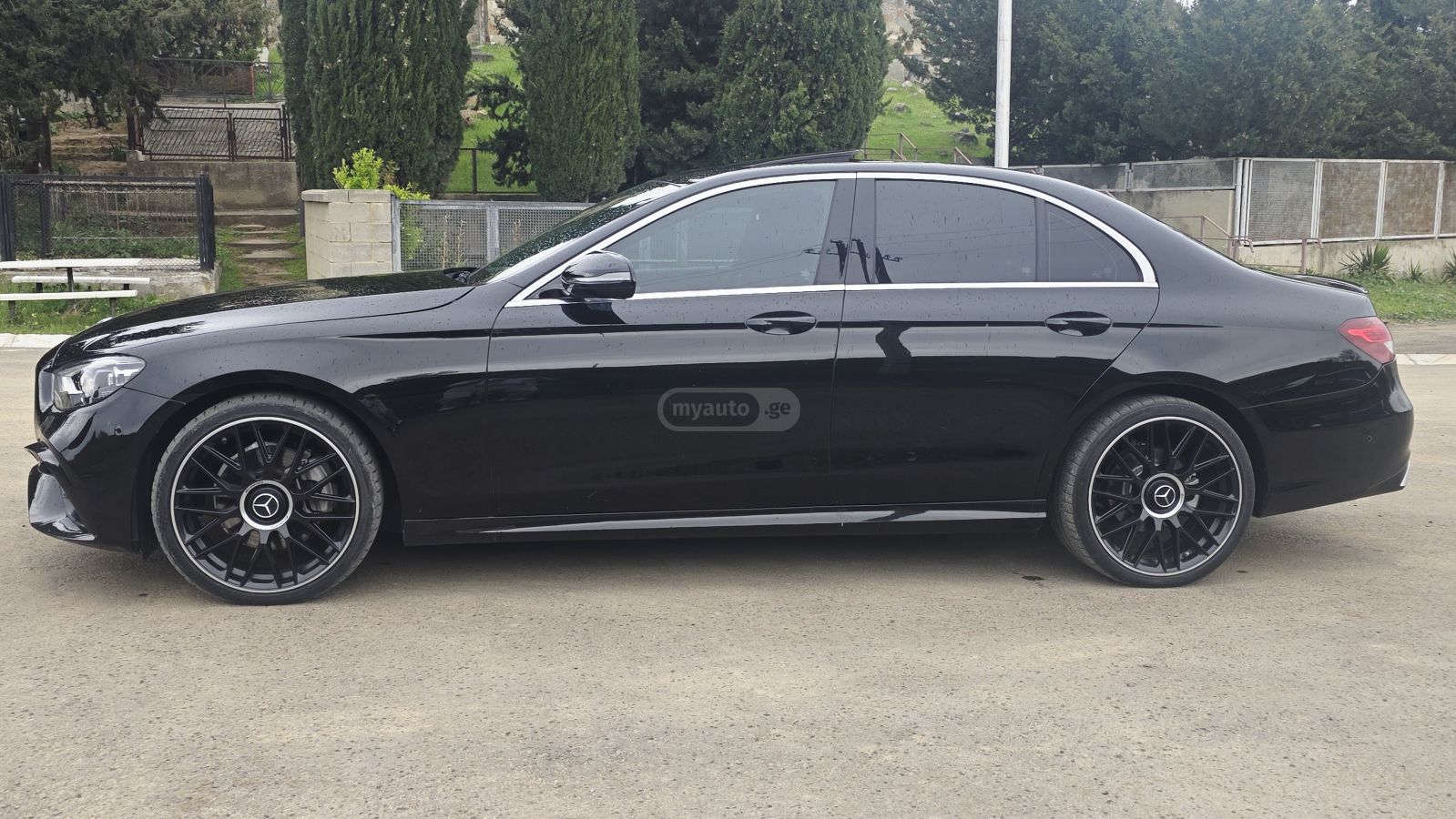 Mercedes-Benz E 300 - фото 13