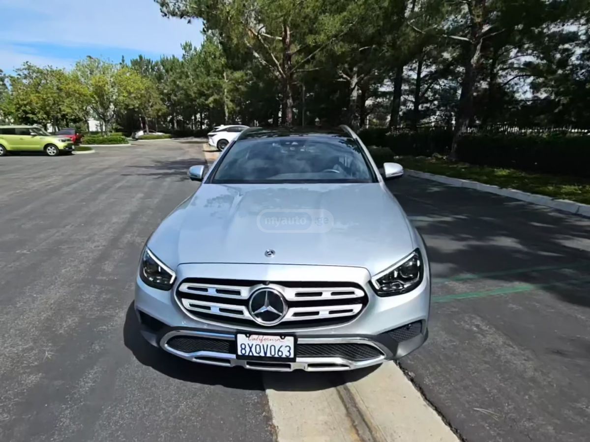 Mercedes-Benz E 450 - фото 1