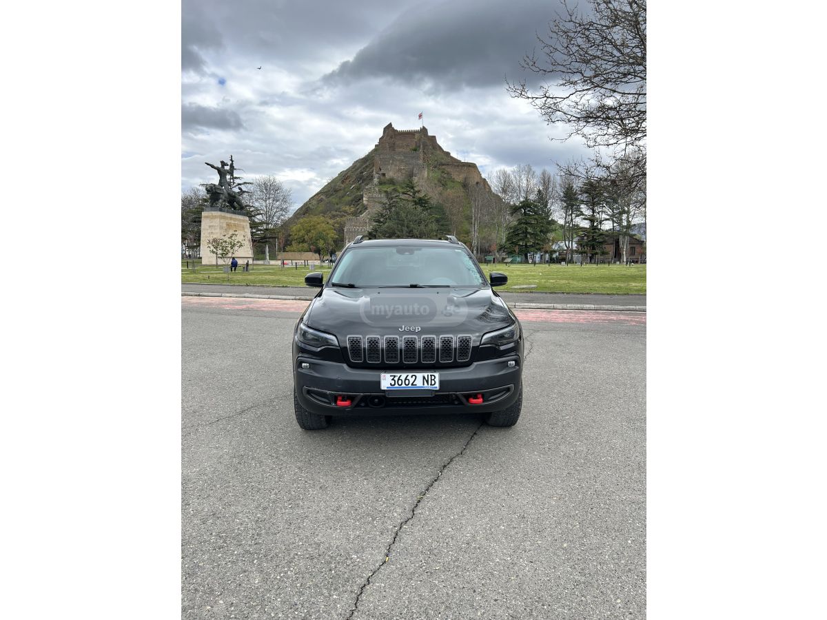 Jeep Cherokee - фото 1