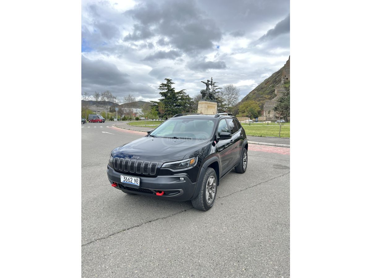 Jeep Cherokee - фото 2