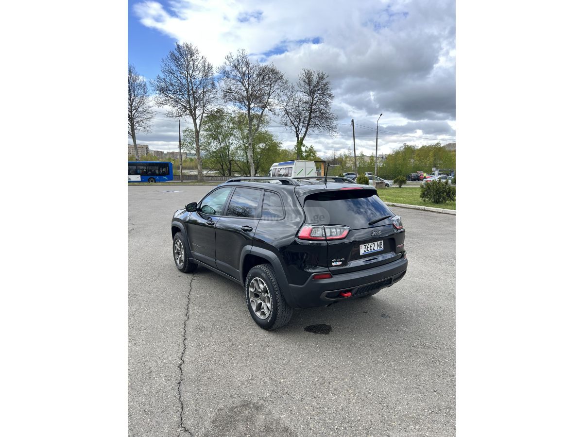 Jeep Cherokee - фото 3