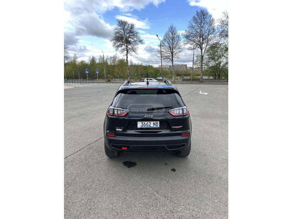 Jeep Cherokee - фото 4