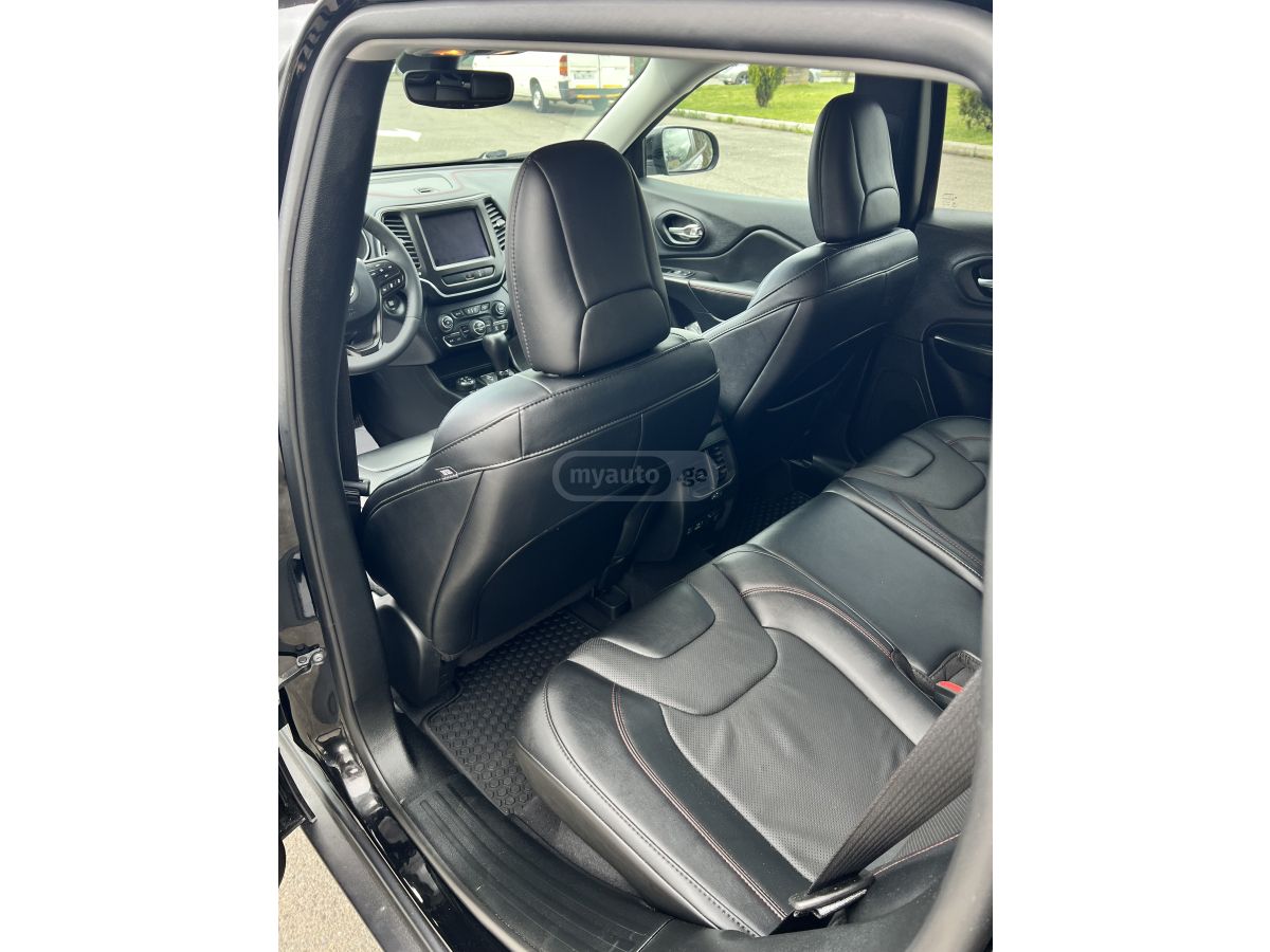Jeep Cherokee - фото 6
