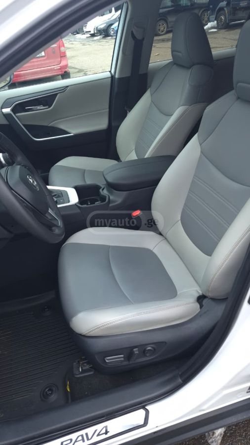 Toyota Rav 4 - фото 7