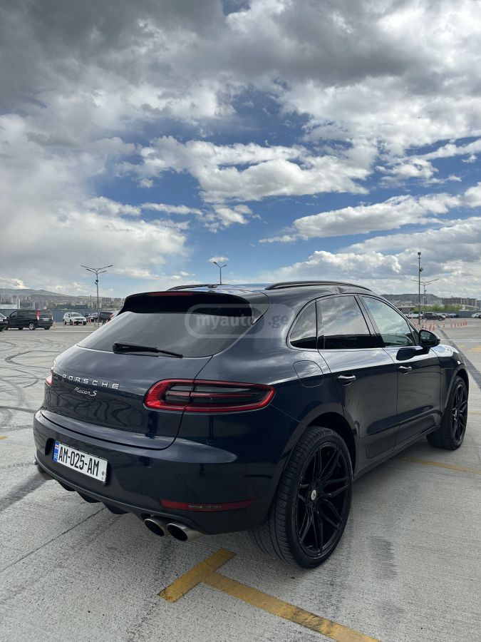 PorscheMacan2018