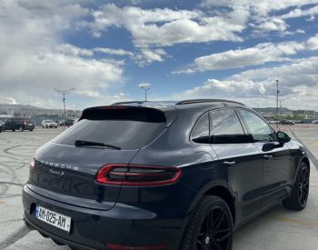 PorscheMacan2018