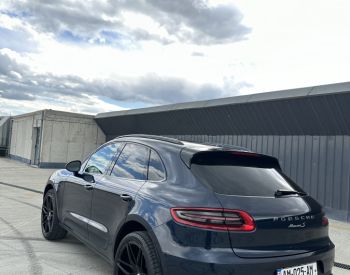 PorscheMacan2018