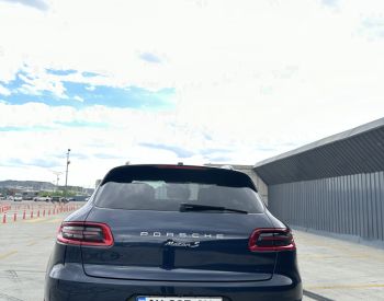 PorscheMacan2018