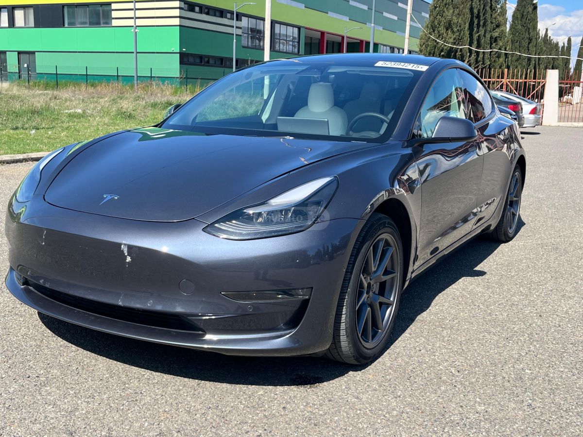 Tesla Model 3 - фото 3