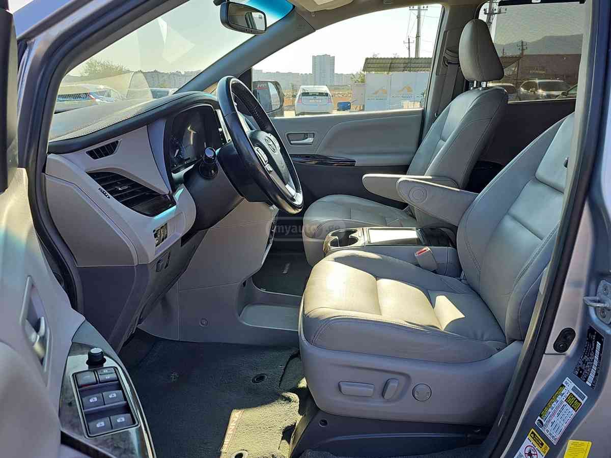 Toyota Sienna - фото 10