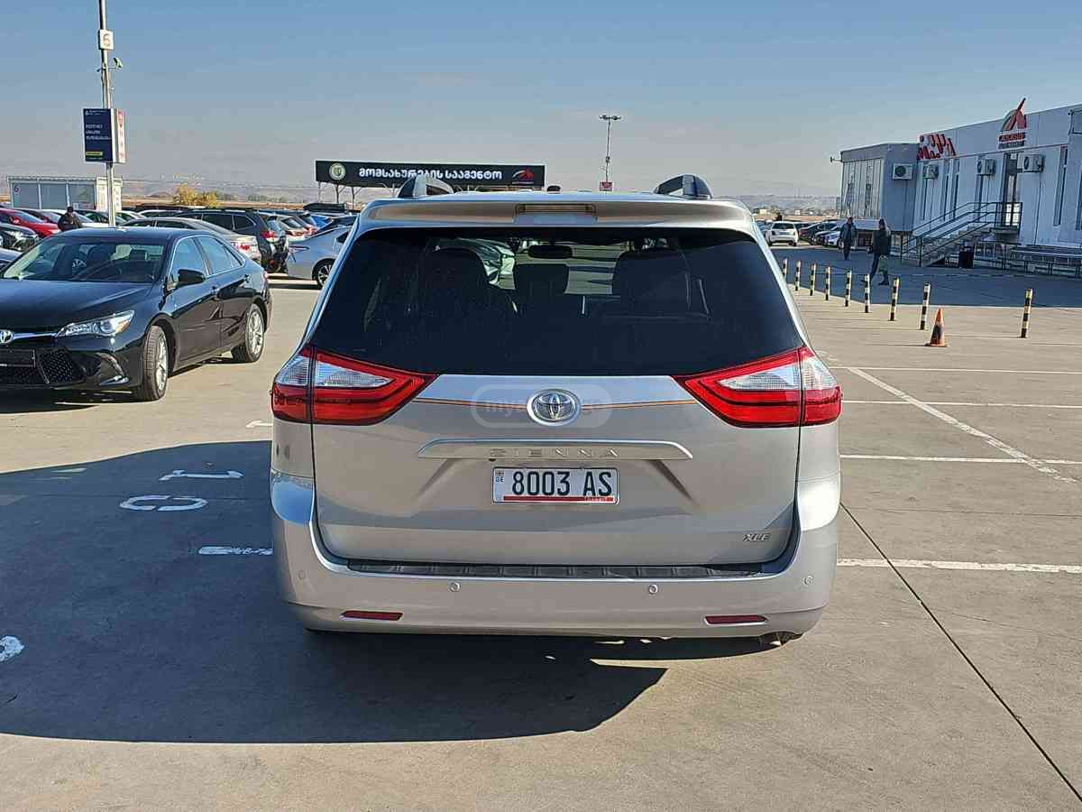 Toyota Sienna - фото 5
