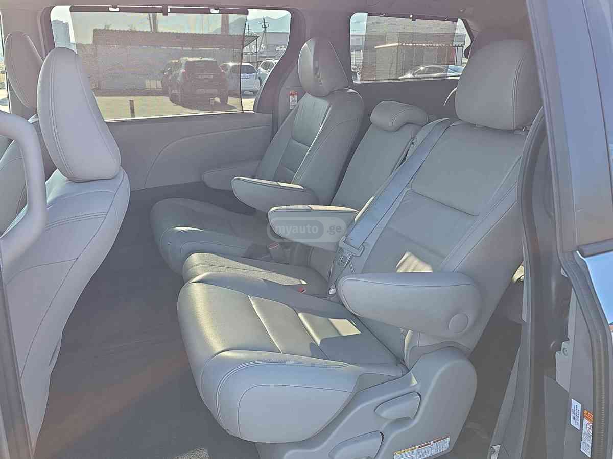 Toyota Sienna - фото 7