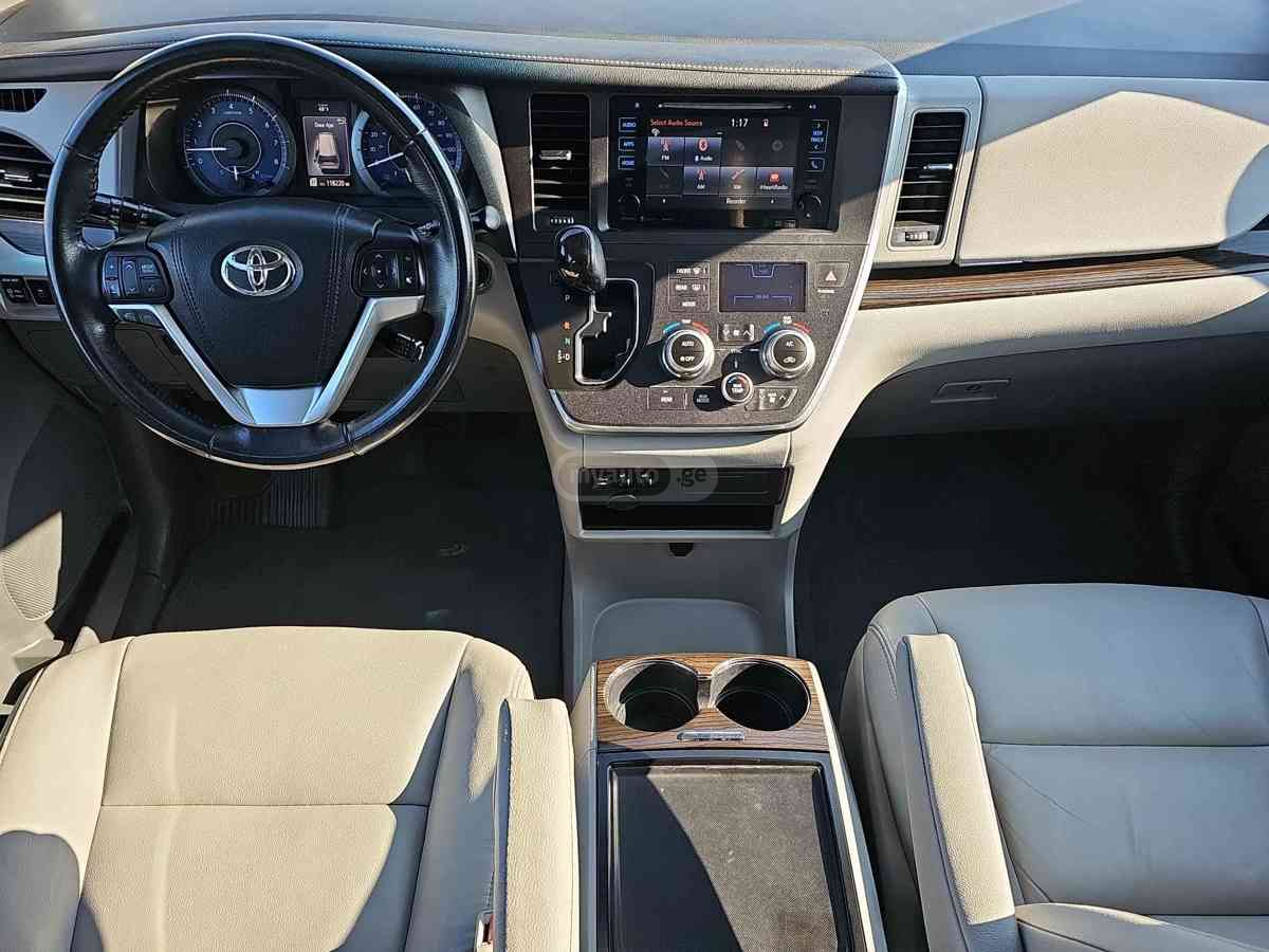 Toyota Sienna - фото 9