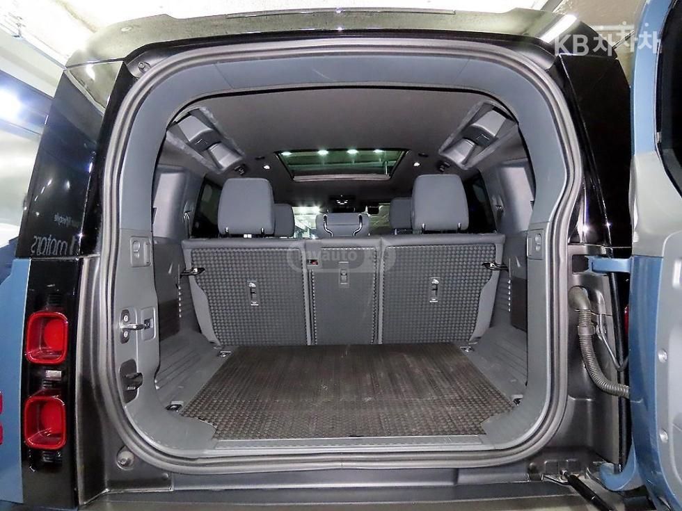 Land Rover Defender 110 - фото 13