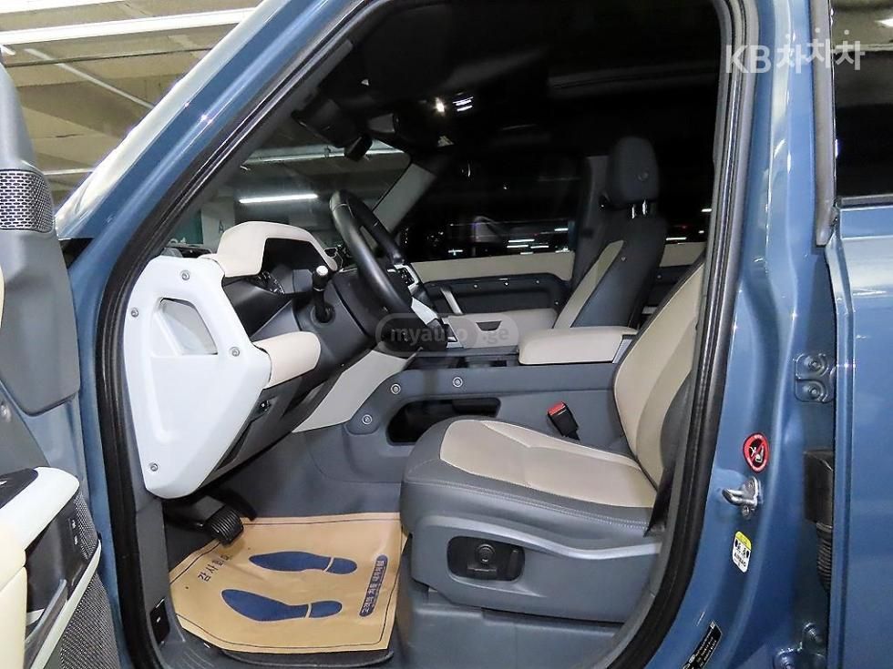 Land Rover Defender 110 - фото 6