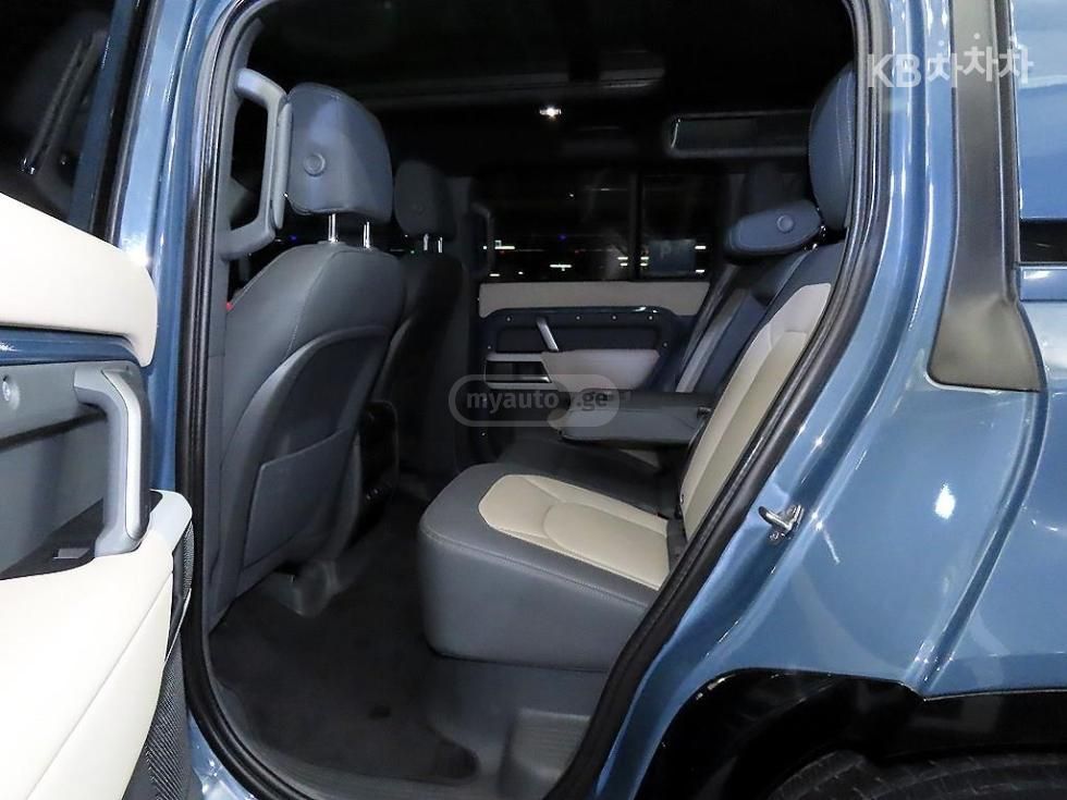Land Rover Defender 110 - фото 7
