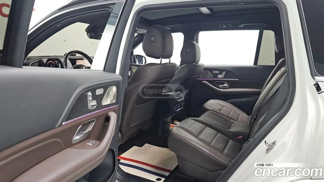 Mercedes-Benz GLS 63 AMG - фото 12