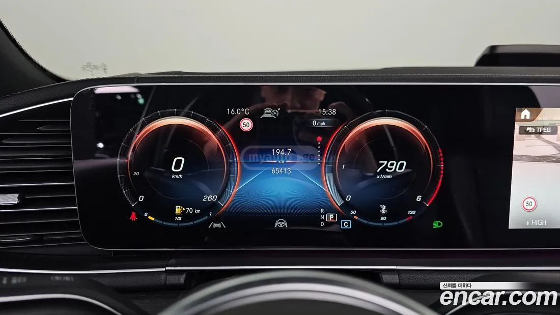 Mercedes-Benz GLS 63 AMG - фото 8