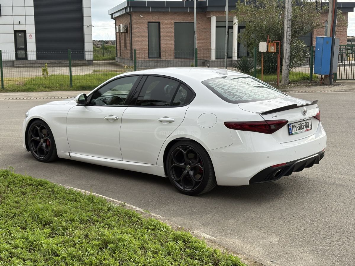 Alfa Romeo Giulia - фото 6