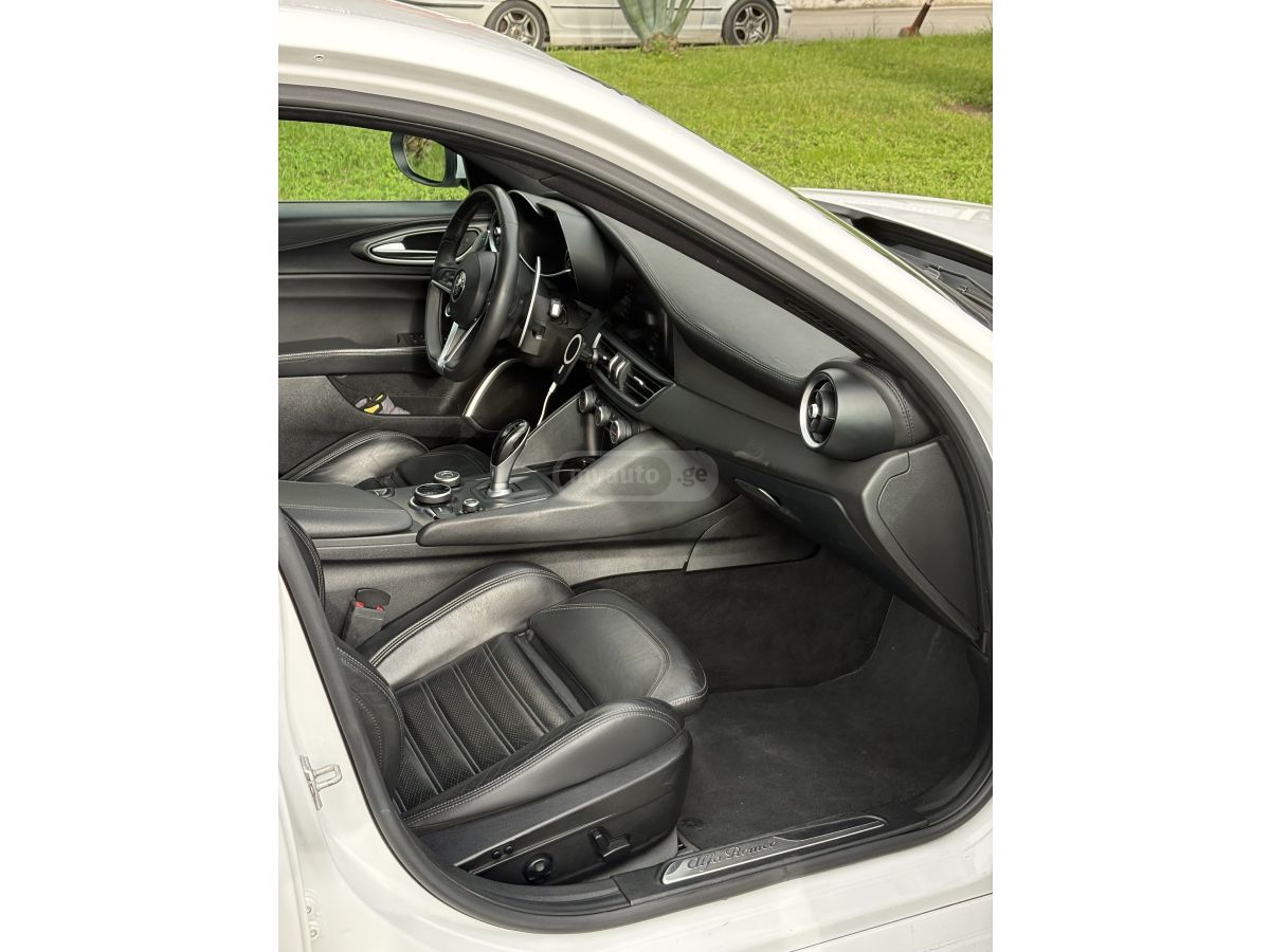Alfa Romeo Giulia - фото 8