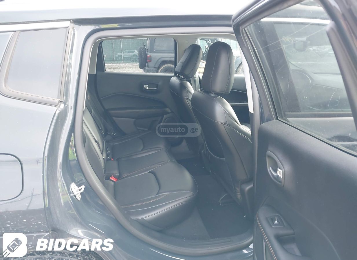 Jeep Compass - фото 8