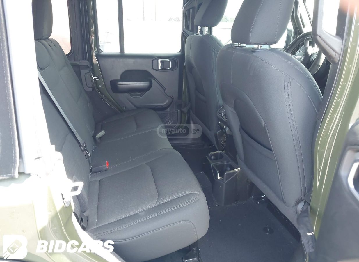 Jeep Wrangler - фото 14