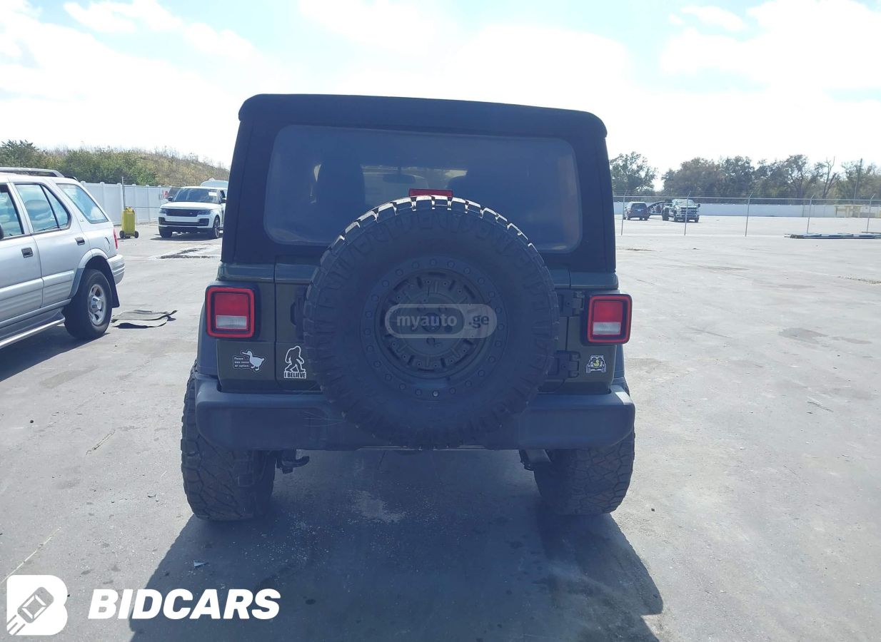 Jeep Wrangler - фото 8