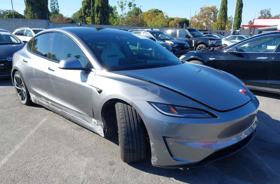Tesla Model 3 - фото 1