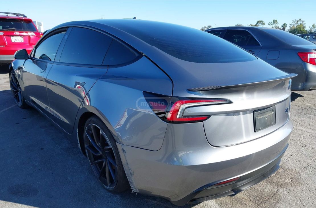 Tesla Model 3 - фото 2