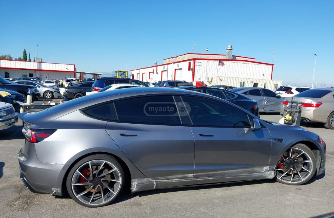 Tesla Model 3 - фото 4