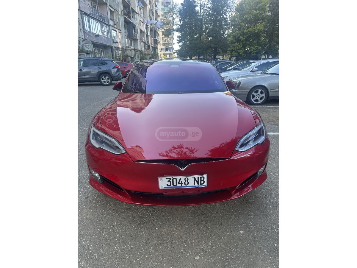 Tesla Model S - фото 1
