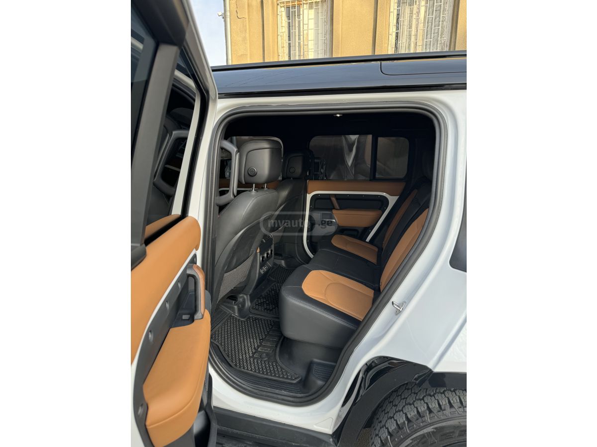 Land Rover Defender 110 - фото 10