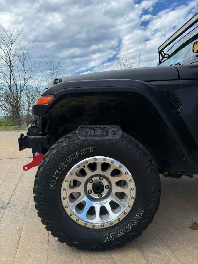 Jeep Wrangler - фото 13