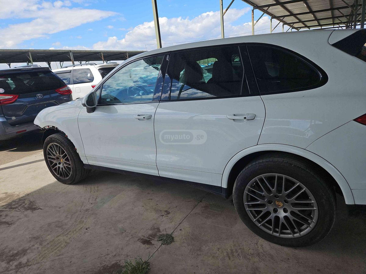 Porsche Cayenne - фото 3