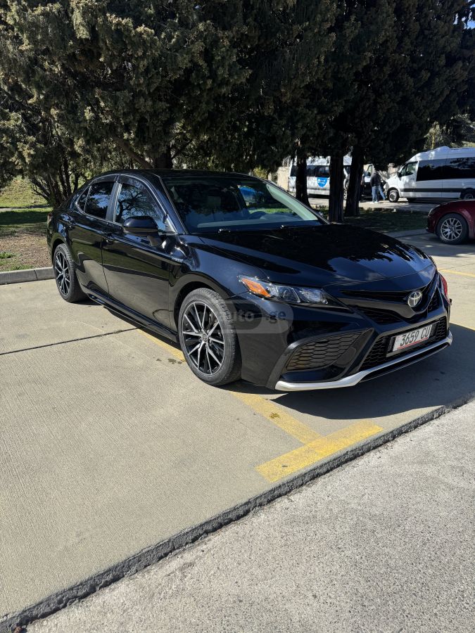 Toyota Camry - фото 2