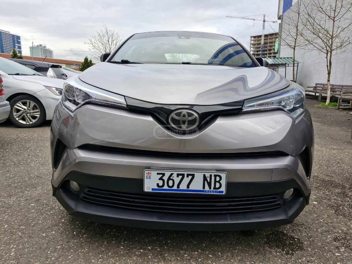 Toyota CHR - фото 1