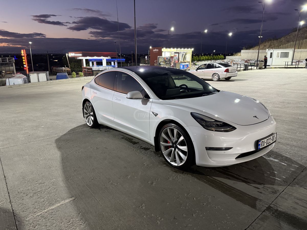 Tesla Model 3 - фото 1