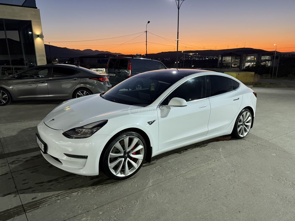 Tesla Model 3 - фото 4