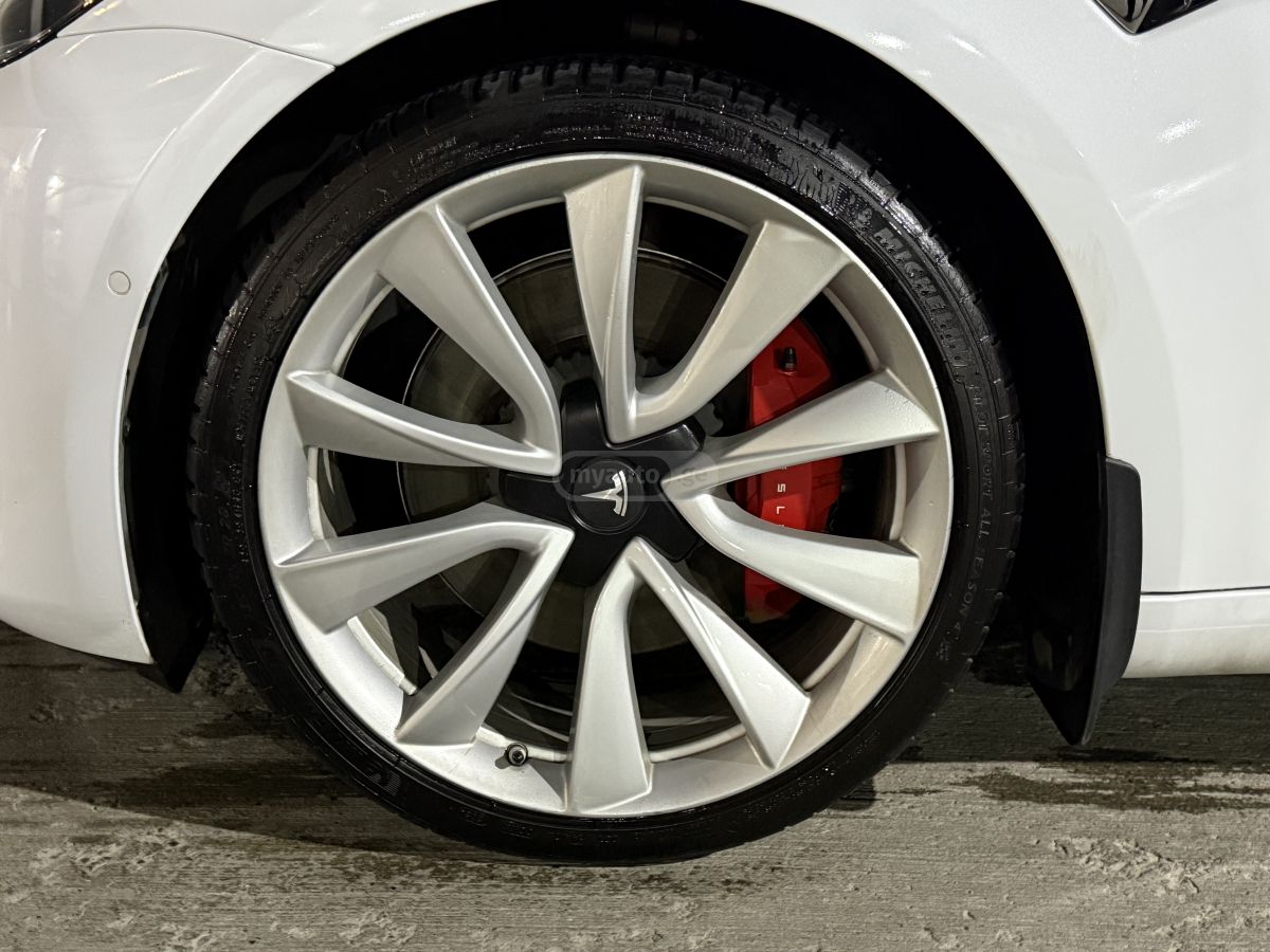 Tesla Model 3 - фото 7