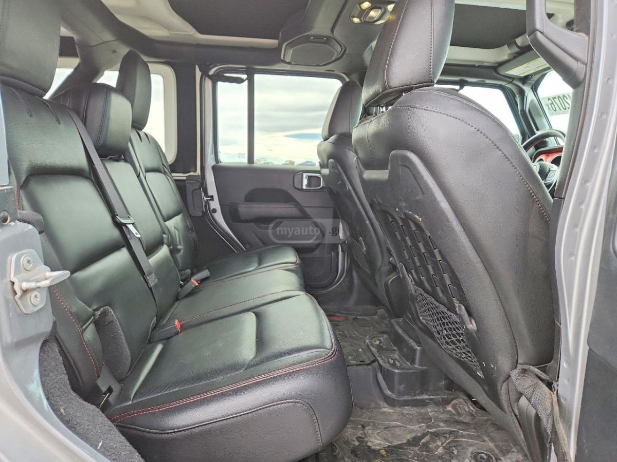 Jeep Wrangler - фото 11