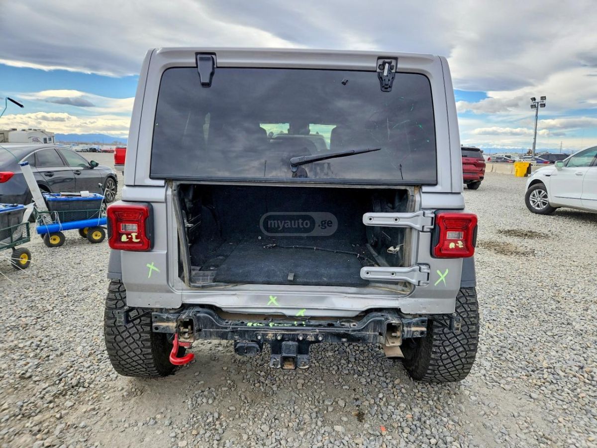 Jeep Wrangler - фото 6